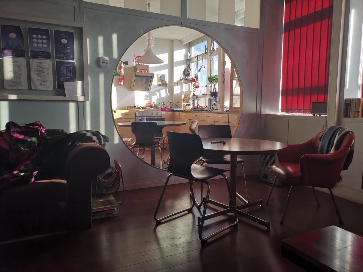 Ghostel 1St - Aventure Alternative - Guest House - Arts-Factory-Experience - For Artists, Makers And Open Minds - Attention, We Are Not A Hotel And Are Not Adapted For Everybody - Read Host Warnings Before Reservation - Www,Providence,Be Asbl 샤를루아 외부 사진