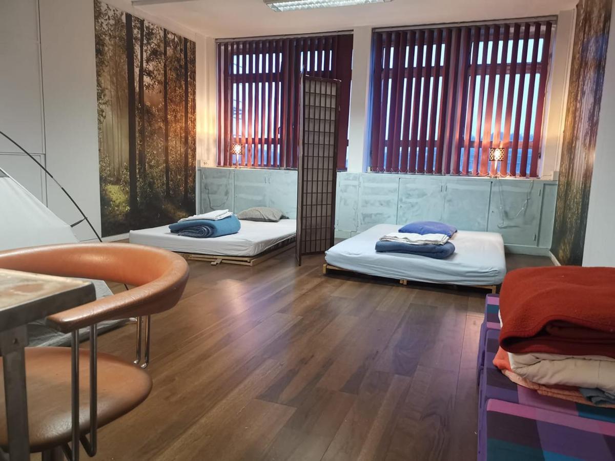 Ghostel 1St - Aventure Alternative - Guest House - Arts-Factory-Experience - For Artists, Makers And Open Minds - Attention, We Are Not A Hotel And Are Not Adapted For Everybody - Read Host Warnings Before Reservation - Www,Providence,Be Asbl 샤를루아 외부 사진