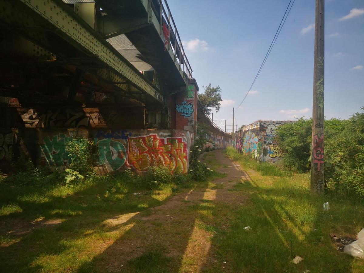 Ghostel 1St - Aventure Alternative - Guest House - Arts-Factory-Experience - For Artists, Makers And Open Minds - Attention, We Are Not A Hotel And Are Not Adapted For Everybody - Read Host Warnings Before Reservation - Www,Providence,Be Asbl 샤를루아 외부 사진